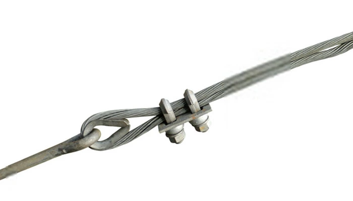 Wire rope thimble for supporting and protecting the ADSS cable